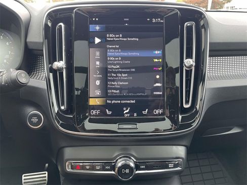 Used 2022 Volvo XC40 T5 R-Design w/ Climate Package image 28