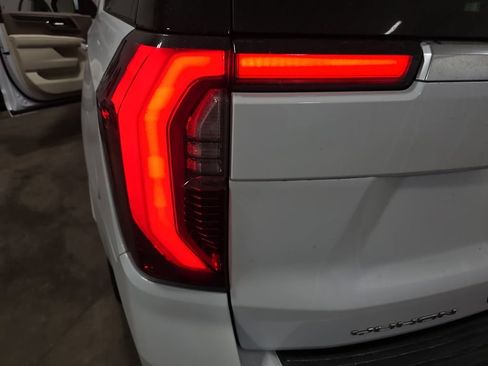 Used 2026 GMC Yukon XL Denali w/ Denali Reserve Package image 39