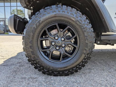 Used 2024 Jeep Wrangler Sport AWD/4WD image 43