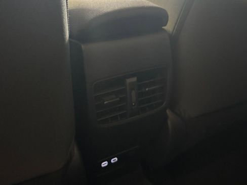 Used 2025 Toyota Corolla Cross LE image 23