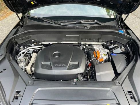 Certified 2025 Volvo XC90 T8 Plus AWD/4WD image 25