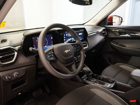 Used 2024 Chevrolet TrailBlazer LT AWD/4WD image 5
