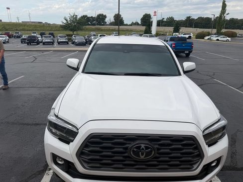 Used 2023 Toyota Tacoma TRD Off-Road w/ Technology Package AWD/4WD image 6