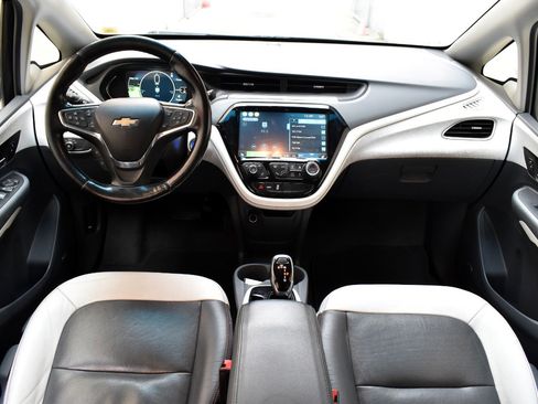 Used 2020 Chevrolet Bolt Premier w/ Infotainment Package FWD image 23