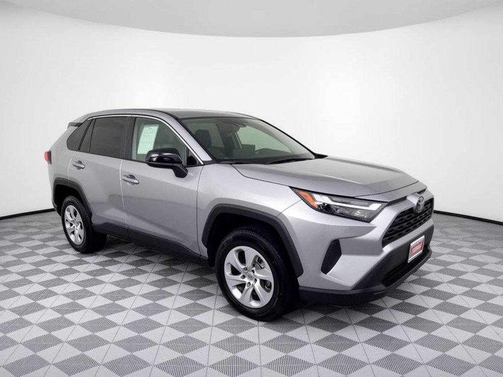 Used 2025 Toyota RAV4 LE AWD/4WD image 7
