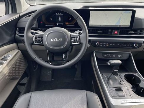 New 2026 Kia Carnival image 2