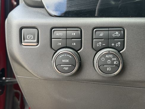 Used 2024 Chevrolet Silverado 1500 LT Trail Boss w/ LT Trail Boss Premium Package AWD/4WD image 26