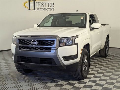 Used 2025 Nissan Frontier SV image 4