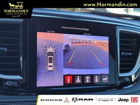 Used 2024 Chrysler Pacifica Limited FWD image 10