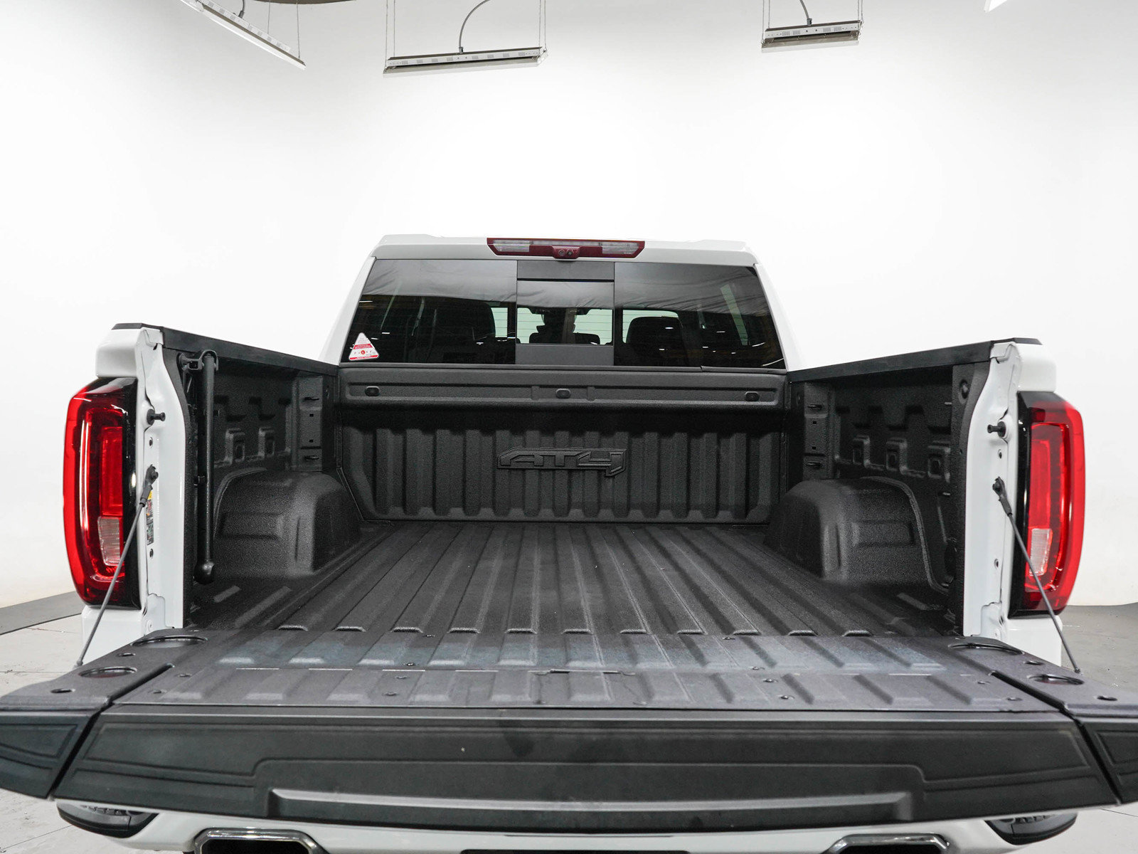 Used 2024 GMC Sierra 1500 AT4 w/ Technology Package AWD/4WD image 11