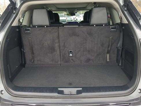 Used 2024 Toyota Highlander Platinum image 13