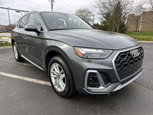 Used 2023 Audi Q5 2.0T Premium w/ Convenience Package image 3