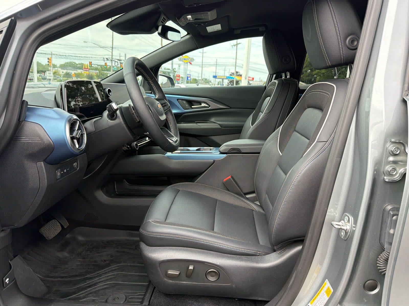 Certified 2024 Chevrolet Equinox EV LT w/ LPO, Active Package FWD image 9