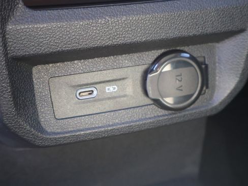 Used 2022 Volkswagen Tiguan SE w/ Panoramic Sunroof Package AWD/4WD image 19