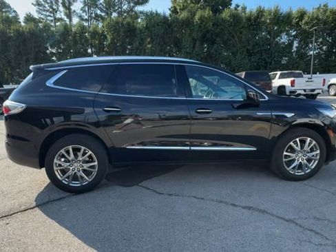 Used 2023 Buick Enclave Premium w/ Experience Buick Package FWD image 9