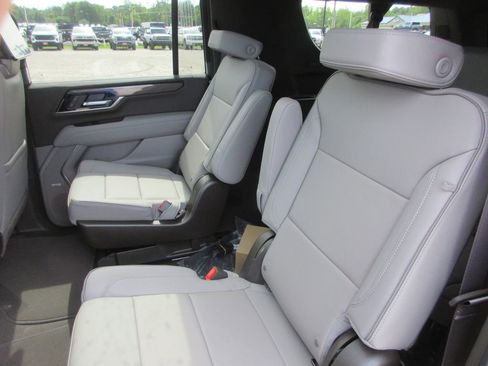 New 2026 GMC Yukon XL Elevation w/ Elevation Premium Package AWD/4WD image 12
