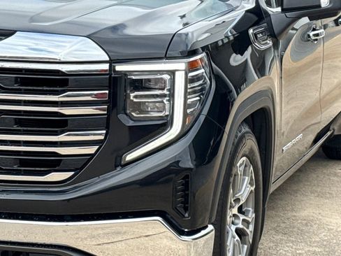 Used 2022 GMC Sierra 1500 SLT w/ SLT Convenience Package image 5