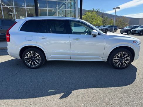 Used 2022 Volvo XC90 T5 Momentum w/ Advanced Package image 9