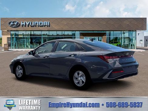 New 2026 Hyundai Elantra SE FWD image 4