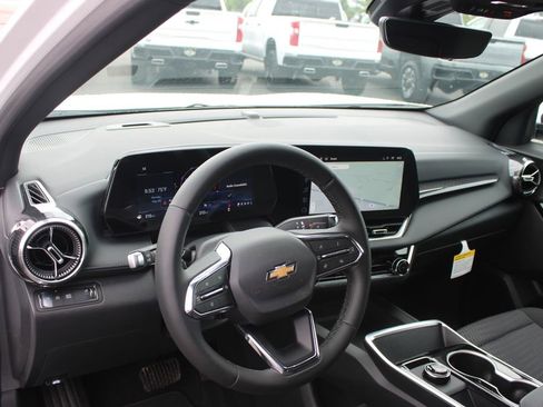 New 2026 Chevrolet Equinox LT w/ Safety and Technology Package FWD image 21