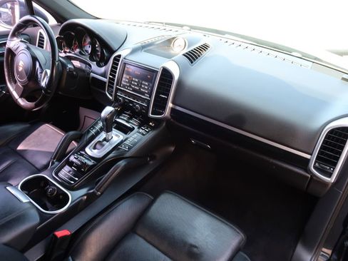 Used 2012 Porsche Cayenne S image 11
