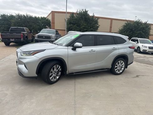 Used 2020 Toyota Highlander Limited FWD image 7