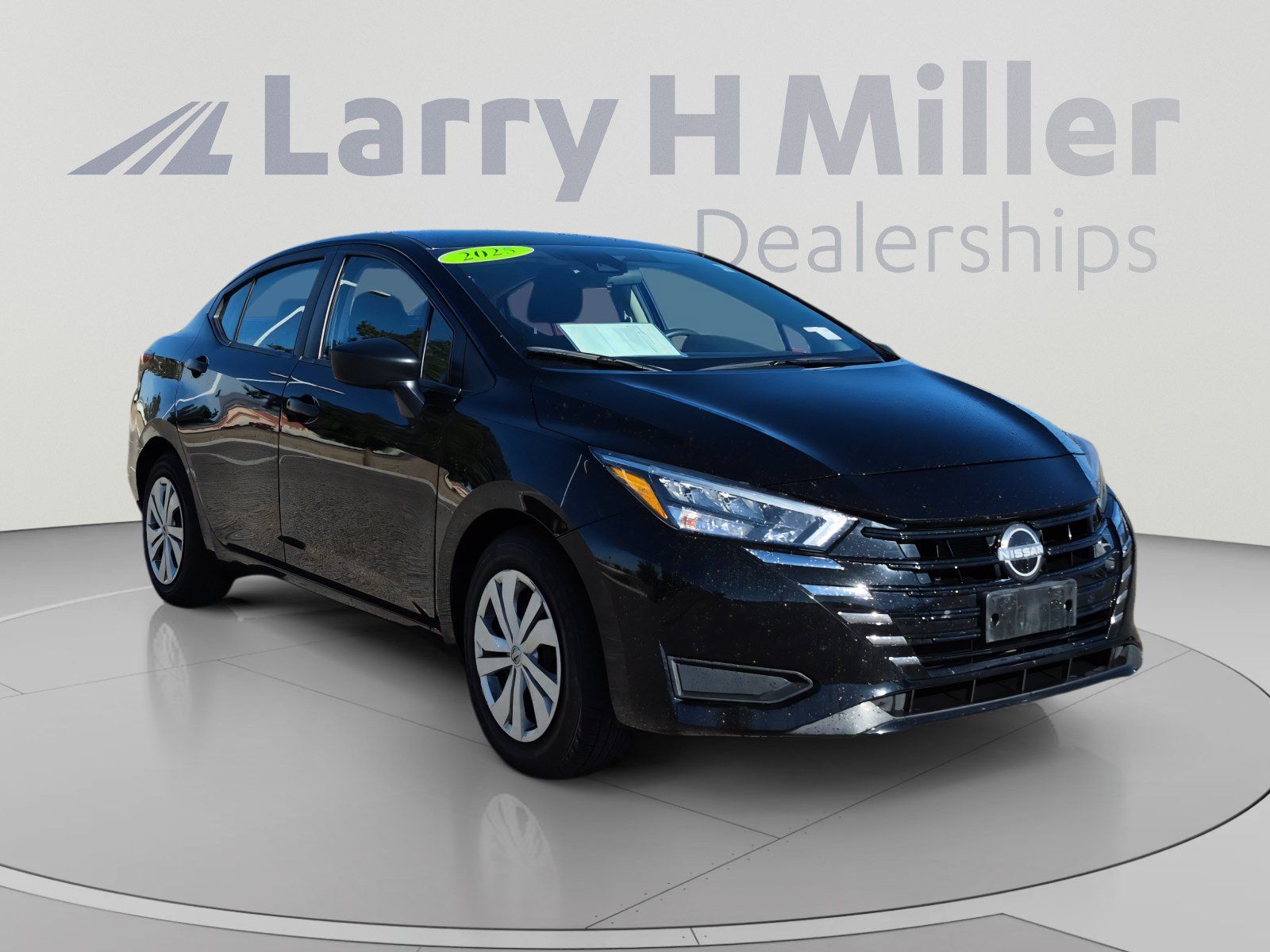 Used 2025 Nissan Versa S FWD image 7