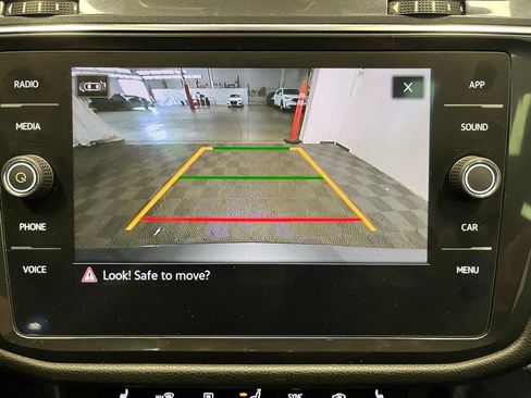 Used 2022 Volkswagen Tiguan SE R-Line AWD/4WD image 8