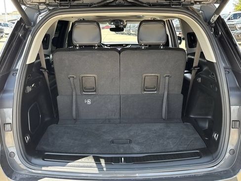 Used 2022 Jeep Grand Cherokee L Limited w/ Black Appearance Package RWD image 29