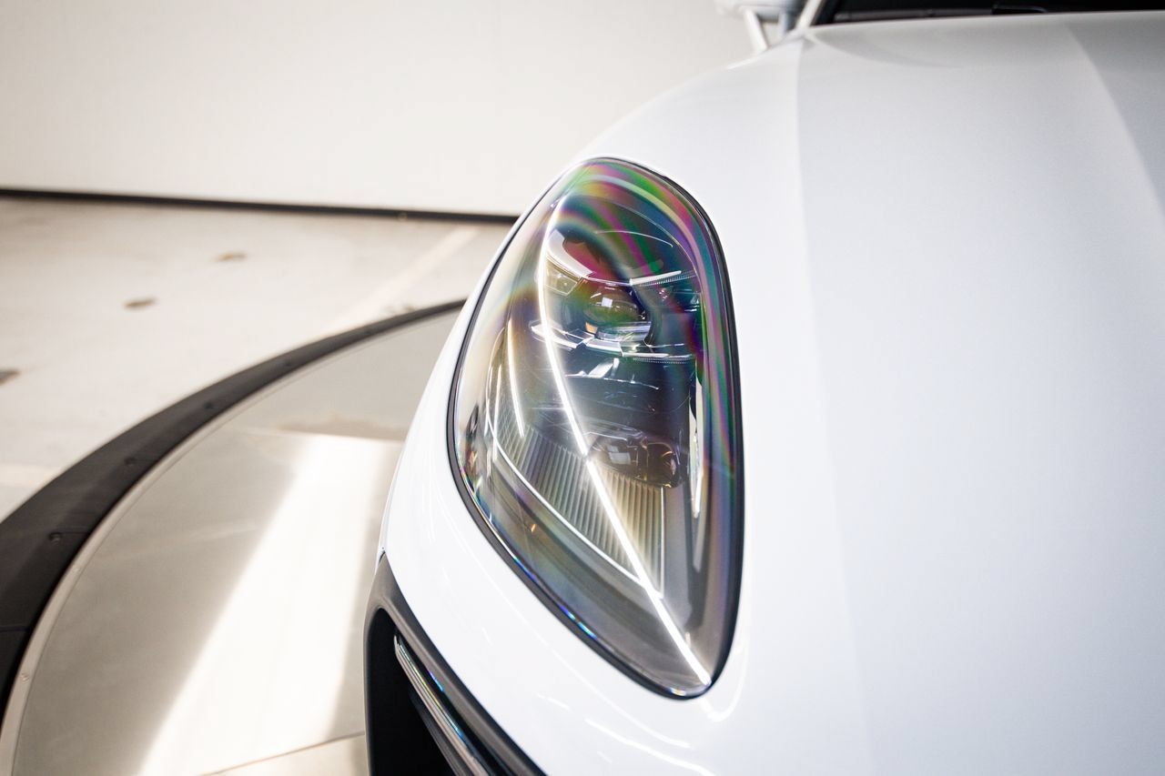 Certified 2023 Porsche Macan AWD/4WD image 13