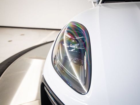 Certified 2023 Porsche Macan AWD/4WD image 13