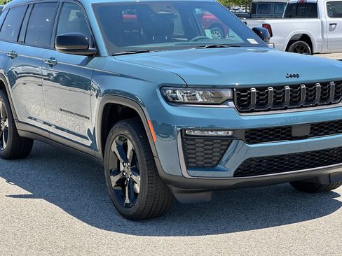 New 2026 Jeep Grand Cherokee L Limited w/ Limited Altitude Package AWD/4WD image 11