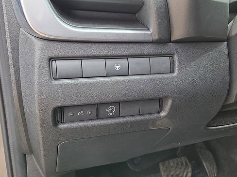 Used 2023 Nissan Rogue SV FWD image 23