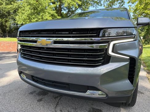 Used 2022 Chevrolet Suburban LT w/ LT Signature Plus Package AWD/4WD image 19