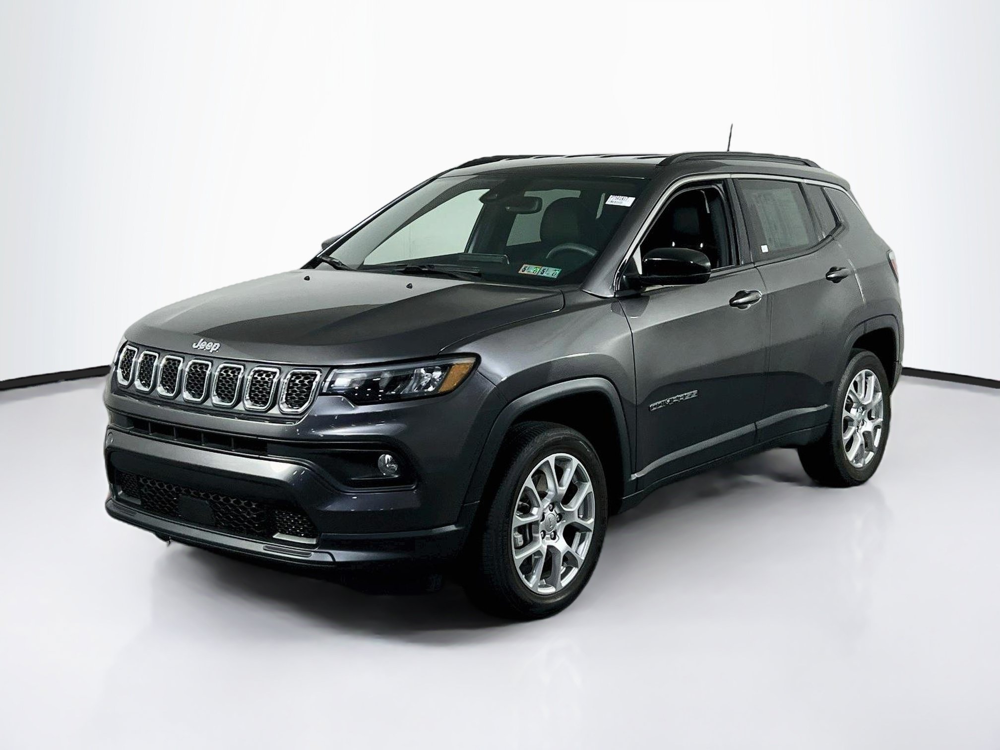 Used 2023 Jeep Compass Latitude AWD/4WD image 1