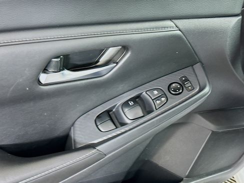 Used 2024 Nissan Sentra SV FWD image 15