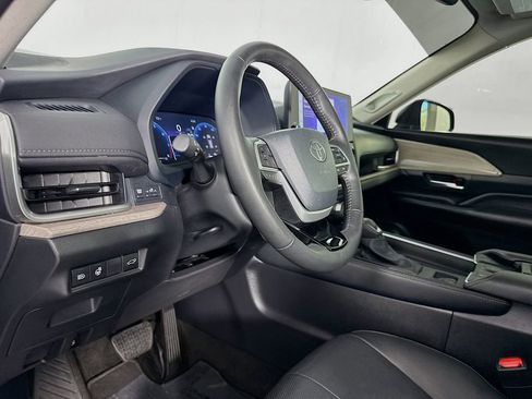 Used 2025 Toyota Grand Highlander Limited image 12