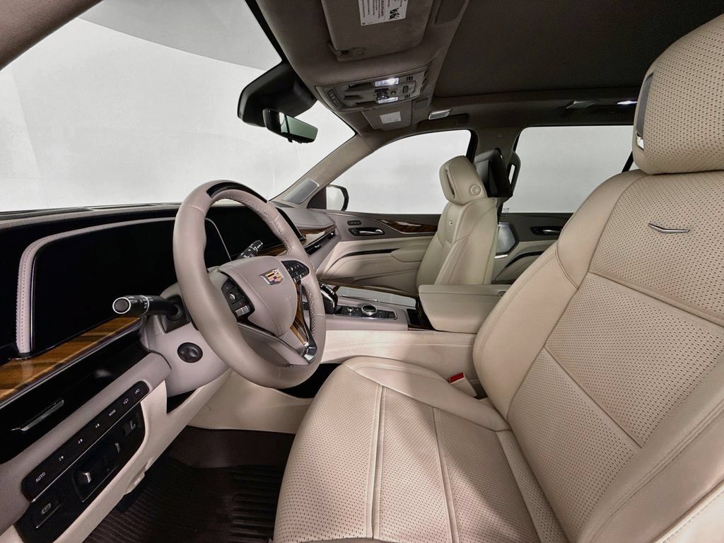 Used 2024 Cadillac Escalade Sport Platinum w/ LPO, ONYX Package AWD/4WD image 5