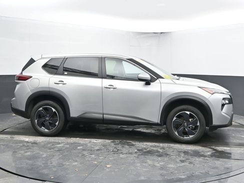Used 2024 Nissan Rogue SV image 12