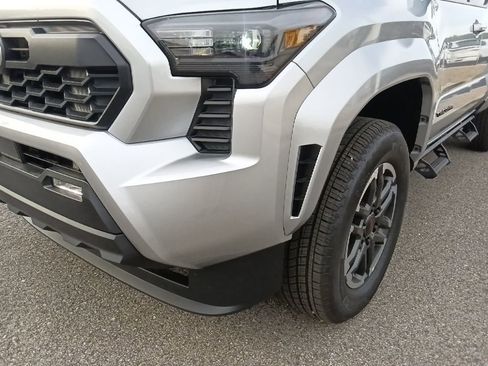 Used 2025 Toyota Tacoma TRD Sport image 9