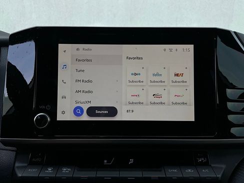 Used 2025 Toyota Camry SE w/ Convenience Package image 30