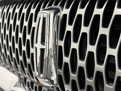 Used 2022 Lincoln Nautilus FWD w/ Premium Package image 13