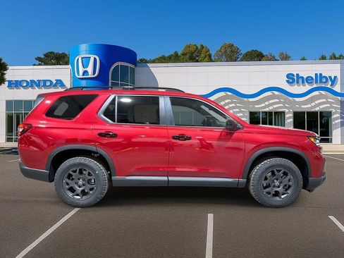 New 2025 Honda Pilot TrailSport image 9