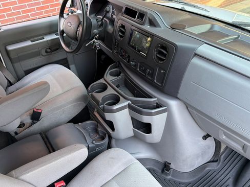 Used 2011 Ford E-350 and Econoline 350 XLT image 16