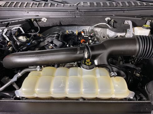 Used 2022 Ford Expedition XLT image 28