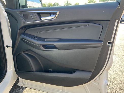 Used 2022 Ford Edge Titanium image 17