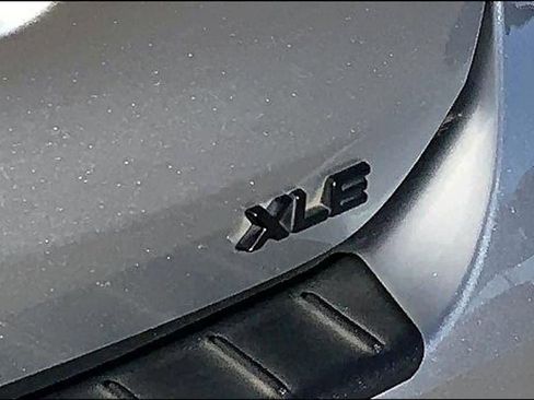 Used 2023 Toyota Highlander XLE image 9