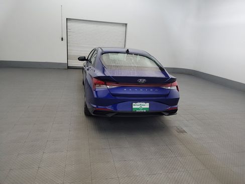 Used 2021 Hyundai Elantra SE FWD image 6