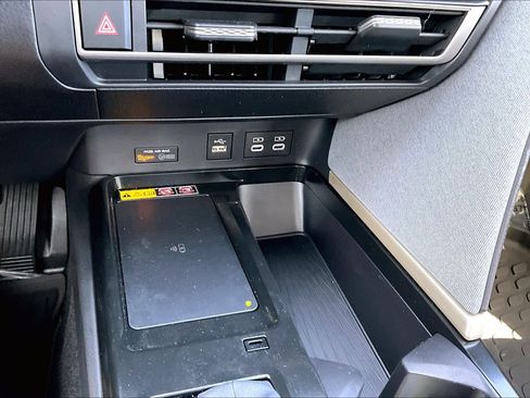 Used 2025 Toyota Camry LE w/ Convenience Package image 35