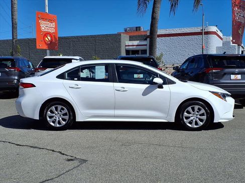 Certified 2025 Toyota Corolla LE image 3